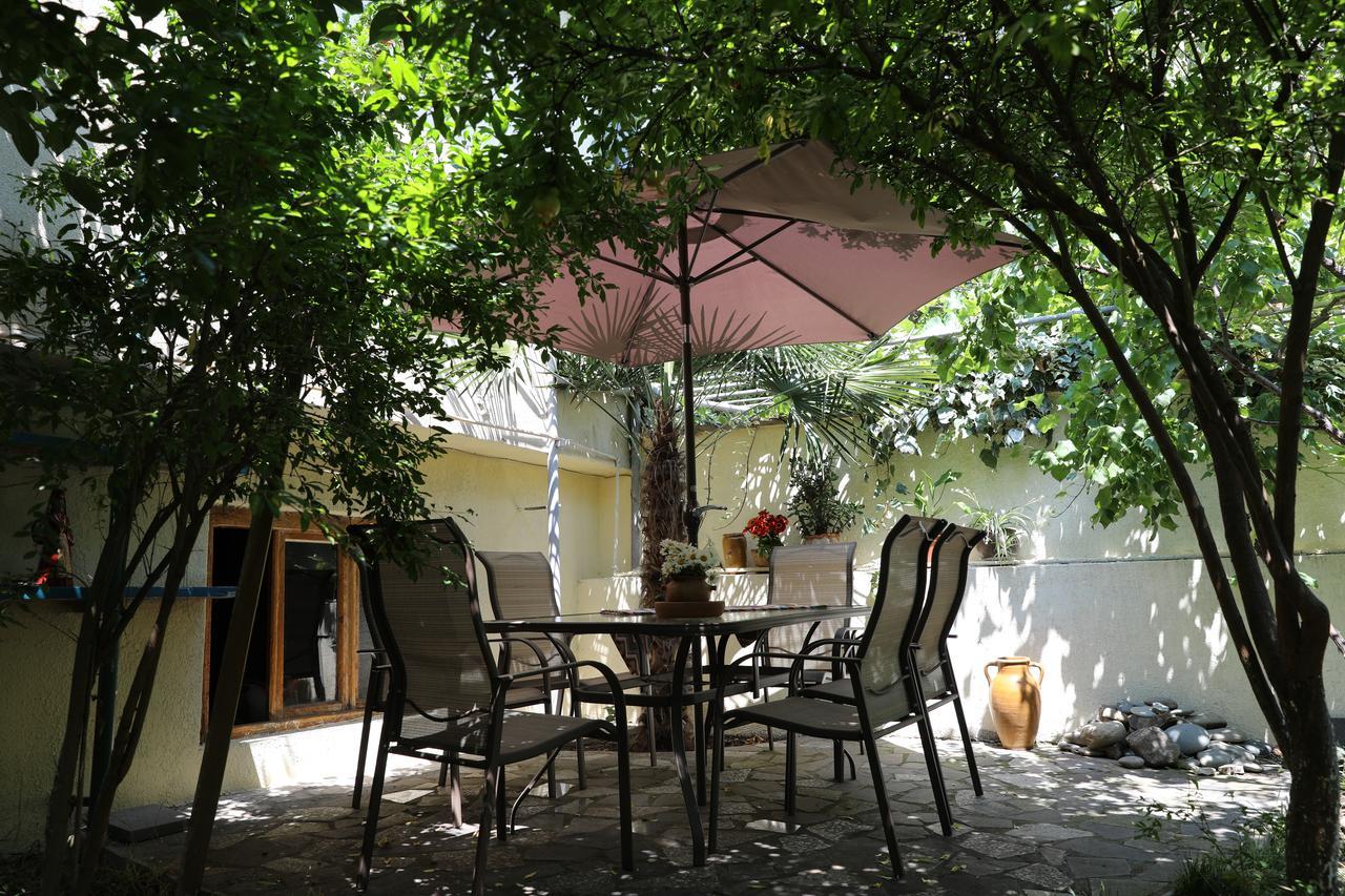 4Bd Appartaments With Cozy Garden Tbilisi Exteriér fotografie