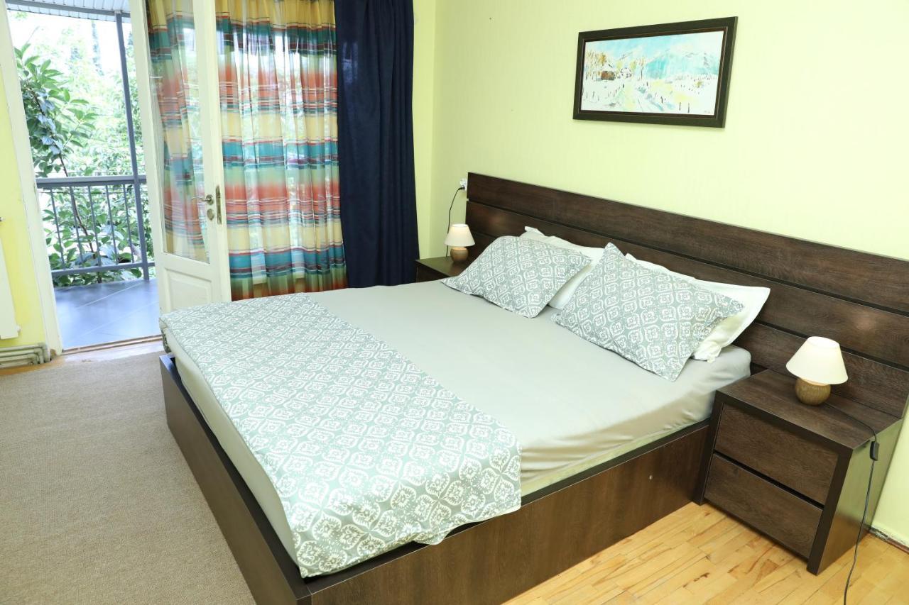 4Bd Appartaments With Cozy Garden Tbilisi Exteriér fotografie
